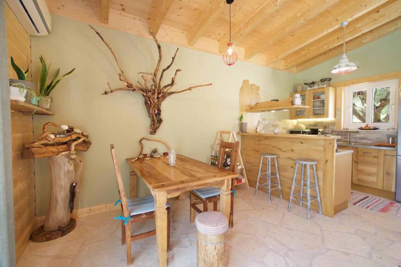 Driftwood Villa Karavádhos Exteriör bild